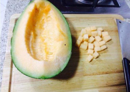 老爸吃哈密瓜,老爸的哈密瓜美食之旅